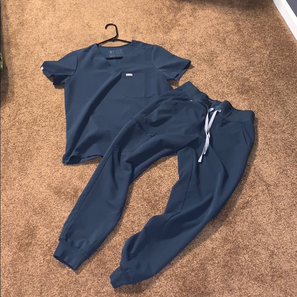 Figs harbor scrubs set